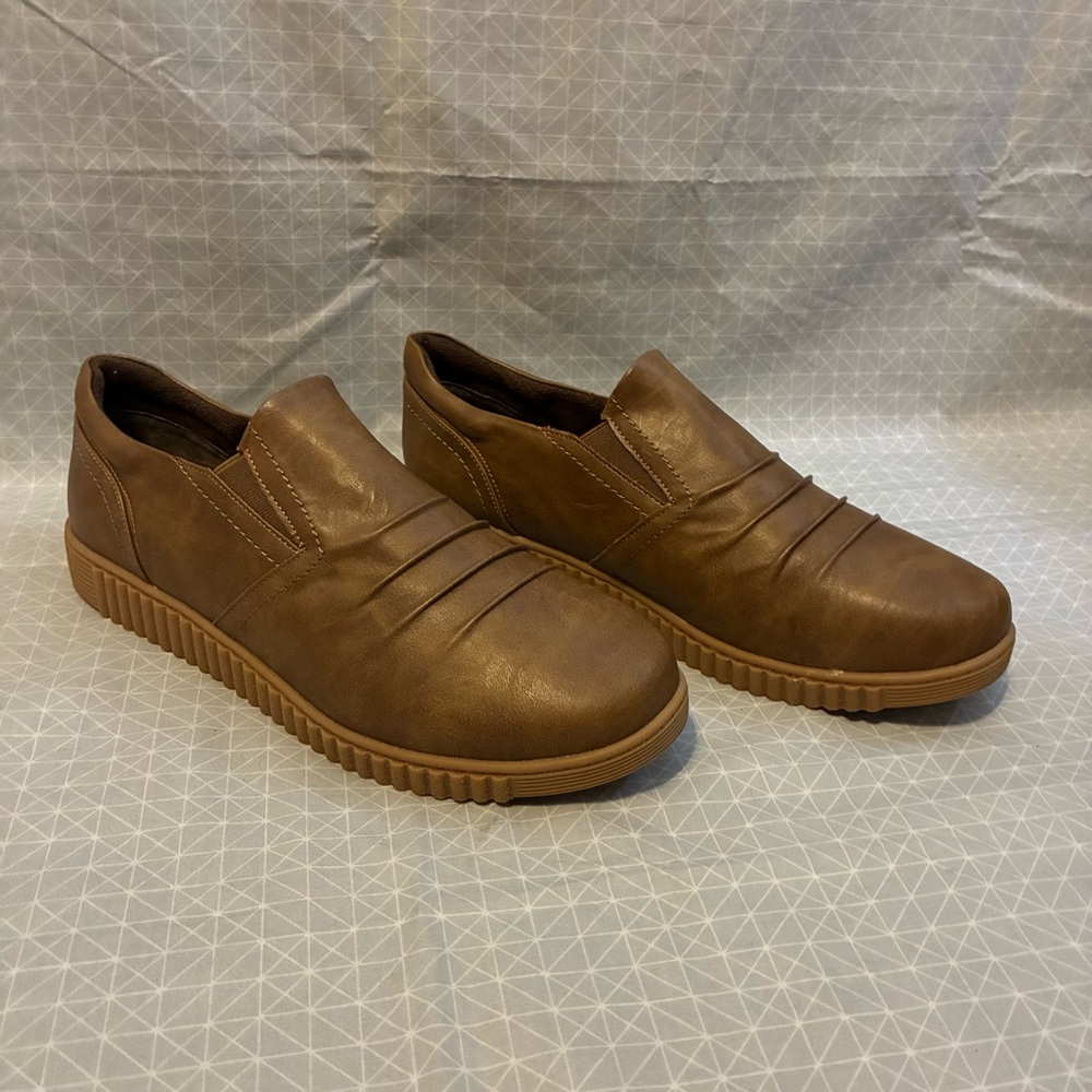 NEW Easy Street Kipper Pleated Sneakers 12